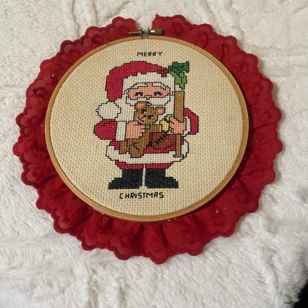Vintage Round Needlepoint Christmas Santa Cross stitch Kitchy Cute 80s